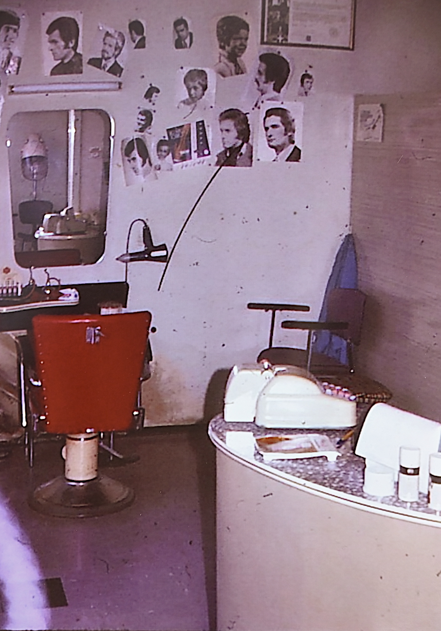 Herrenfrisuren-Tisch im Jahr 1971