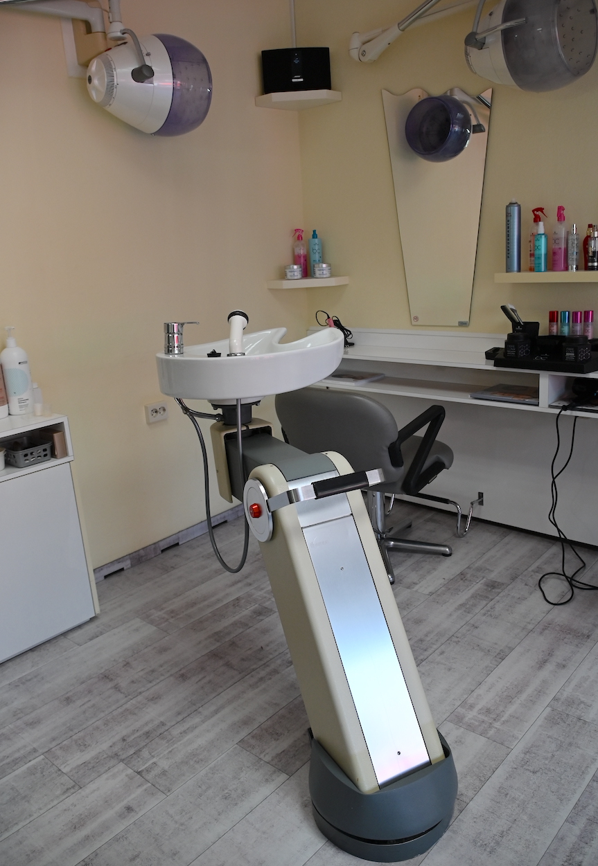 Heute: Waschtisch und Friseurbereich für Damen