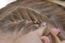 Damenfrisur für den Trachtenball